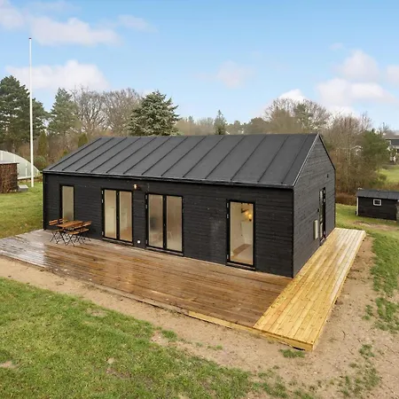3 Bedroom Awesome In Semesterbostad