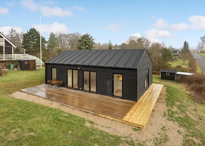 3 Bedroom Awesome In Semesterbostad