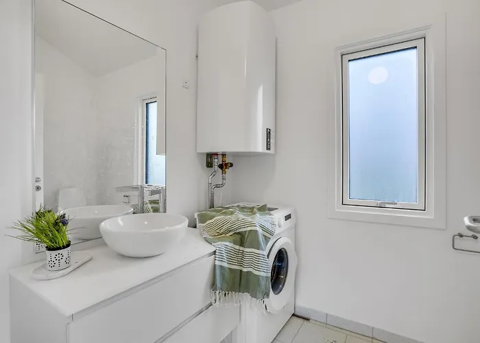 3 Bedroom Awesome In Semesterbostad